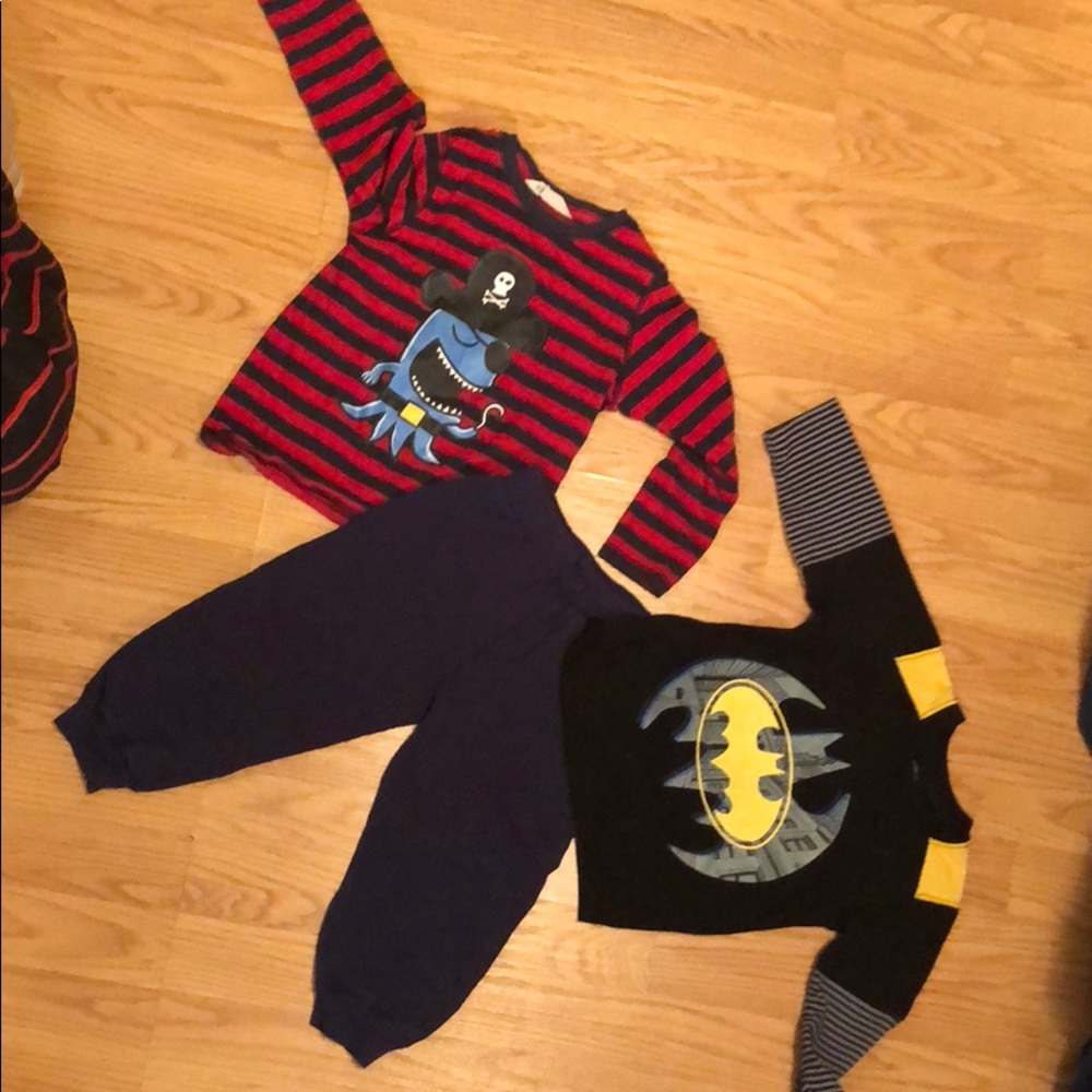 2 log sleeved shirts and sweatpants